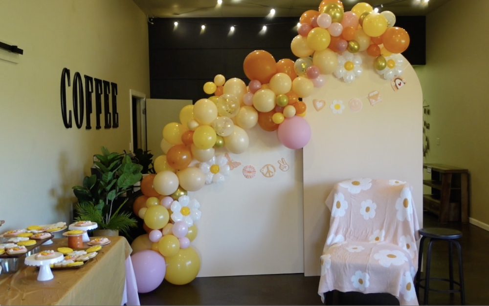 balloon garland for groovy retro party
